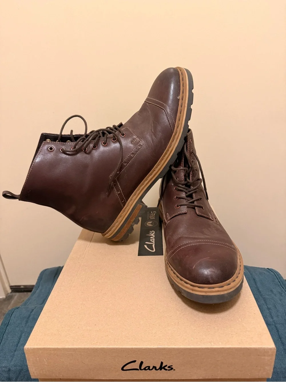 Clarks Men's Dark Brown Leather Chukka Lace-Up Boots